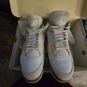 Jordan 4 Retro SE Craft Photon Dust